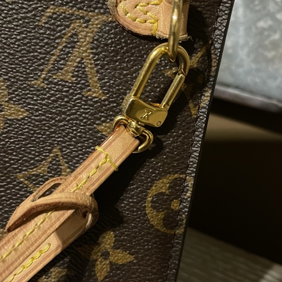 LV Signature wristlet - Picture 5 of 7